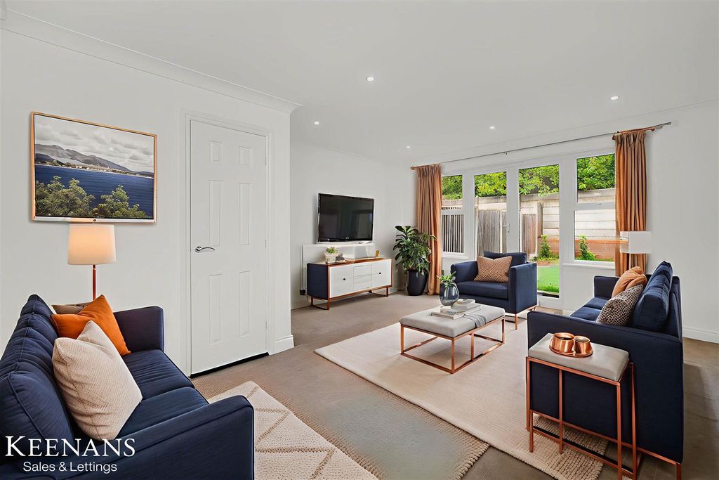 Property photo 1 of 25 Khpoagireuybc-R-FM9R1G - Living Room - Modern - 6.