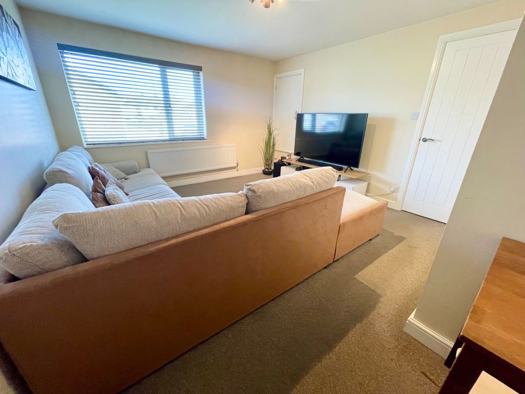 Property photo 2 of 8 Photograph 4