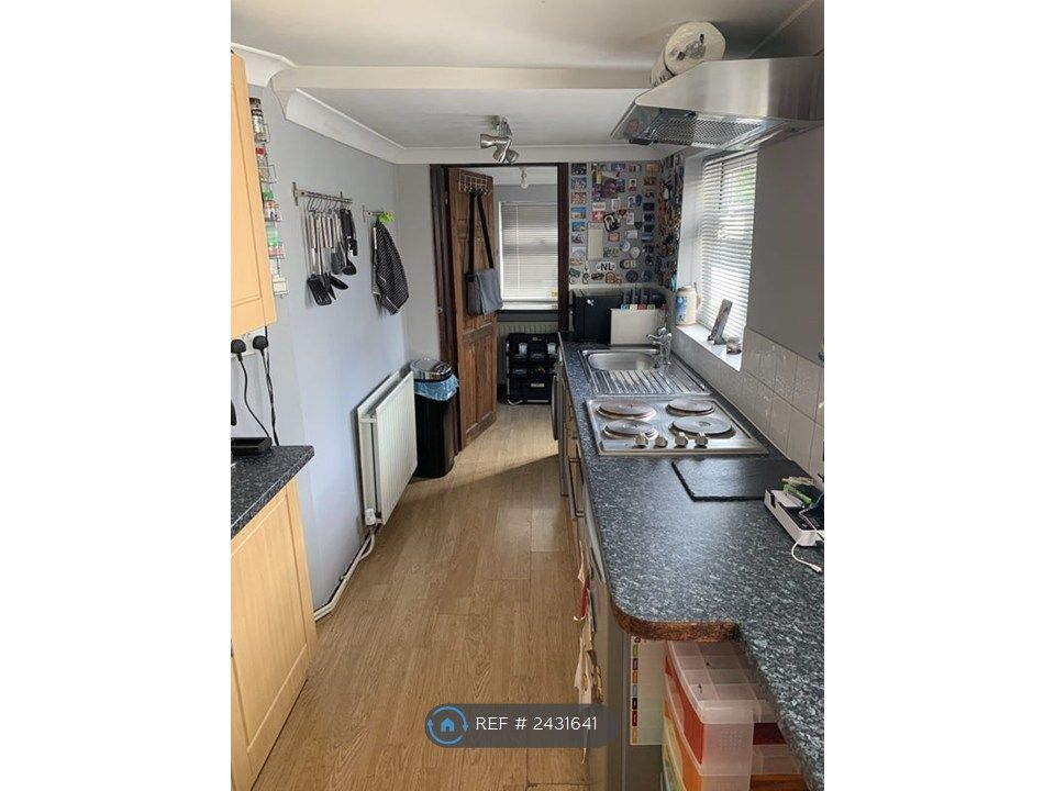 Property photo 3 of 8 Kitchen