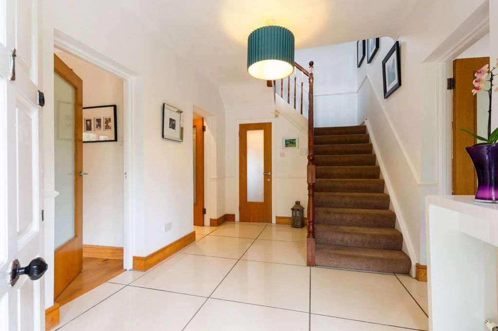 Property photo 2 of 16 Picture No. 28
