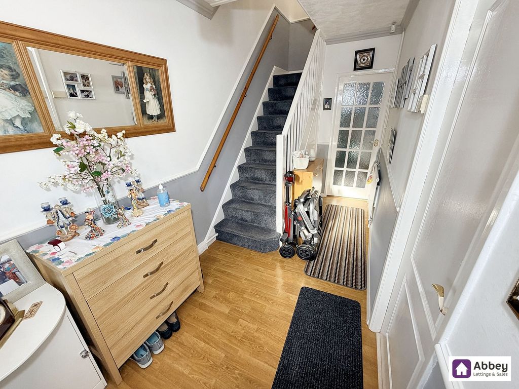 Property photo 2 of 18 Entrance Hall