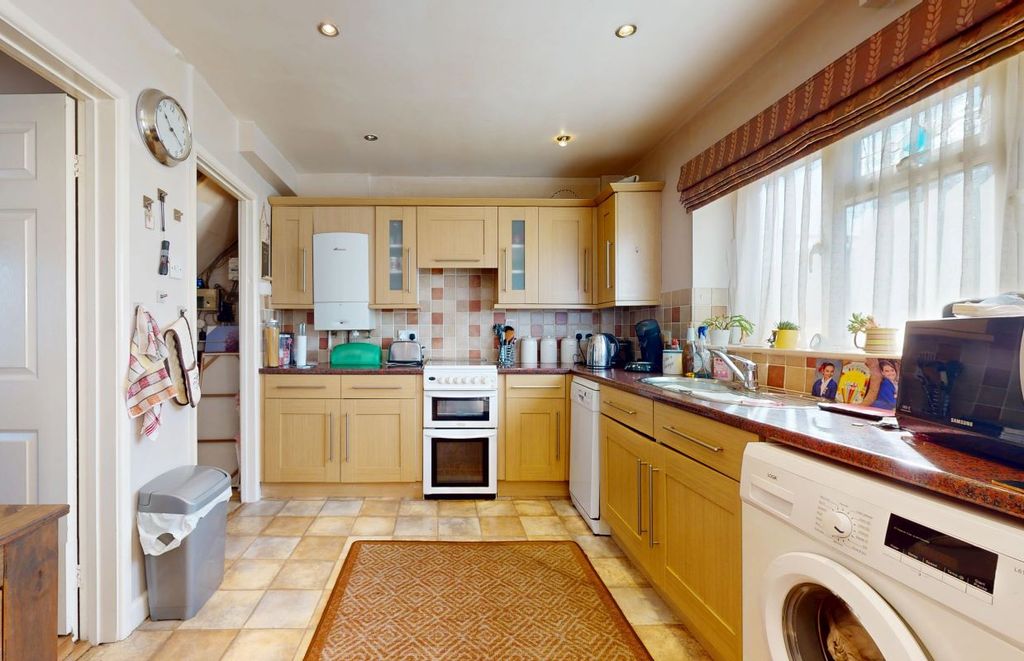 Property photo 2 of 14