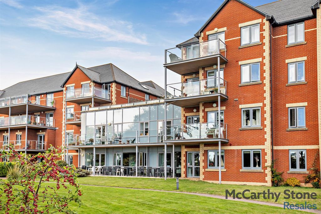 Property photo 1 of 17 Roswell Court