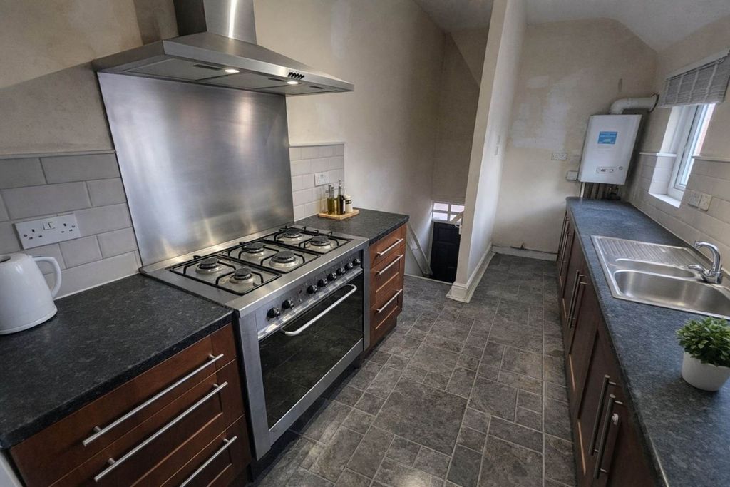 Property photo 2 of 5