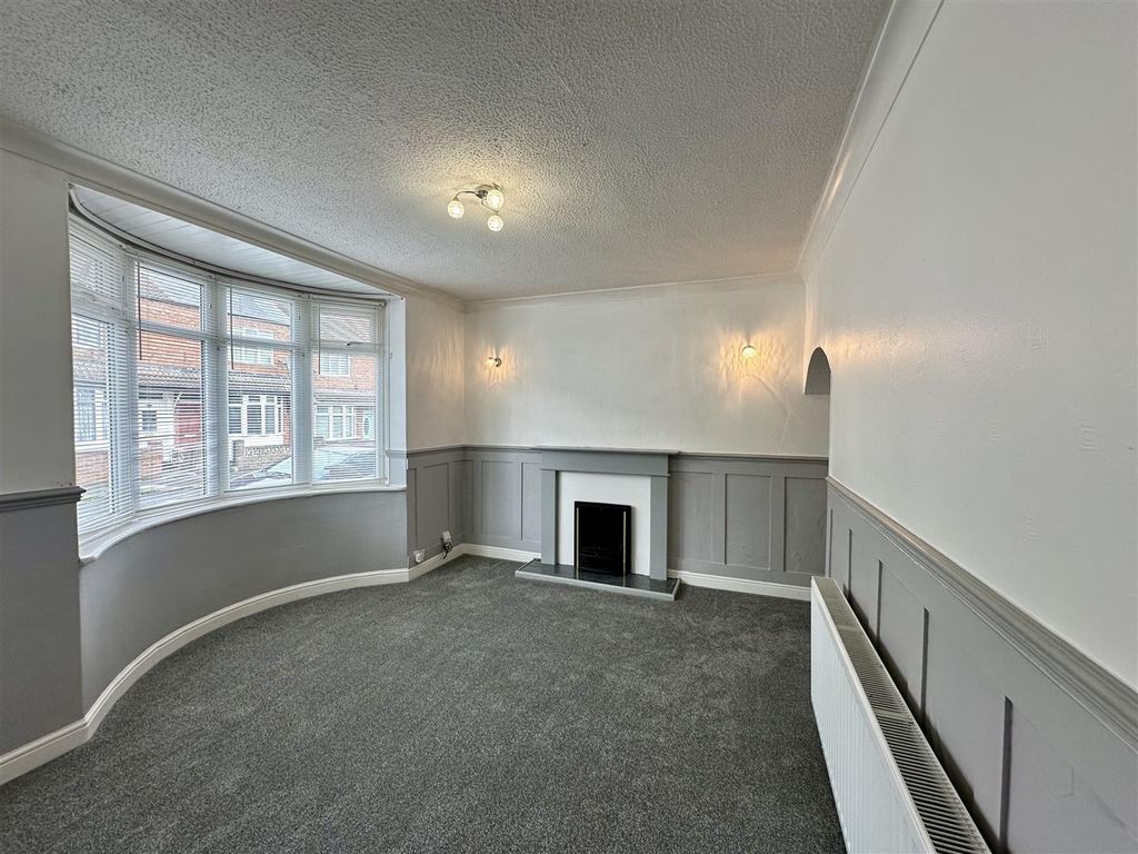 Property photo 1 of 11 Living Room