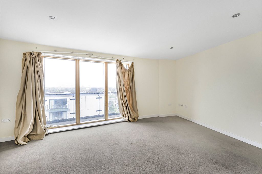Property photo 2 of 16 Reception Room