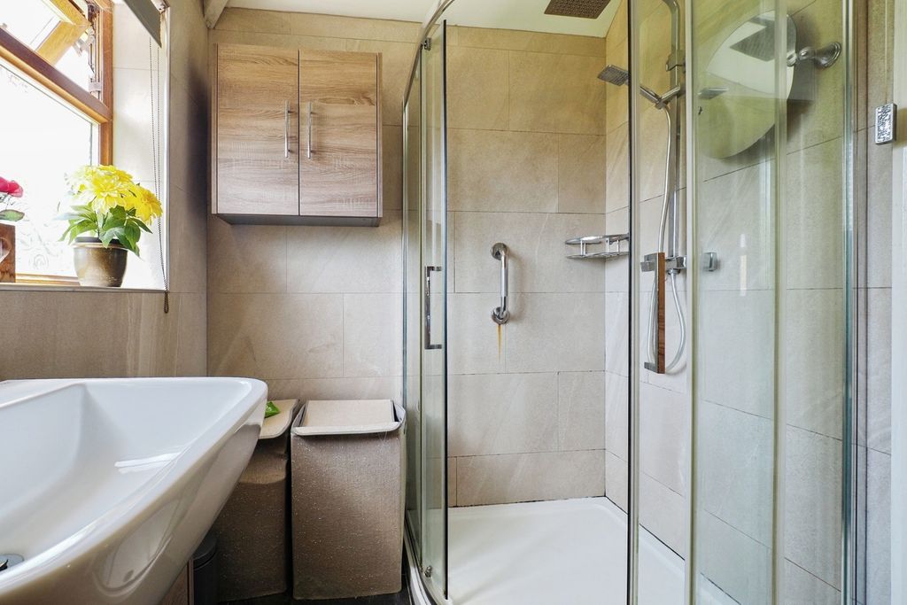 Property photo 3 of 18 Shower Room
