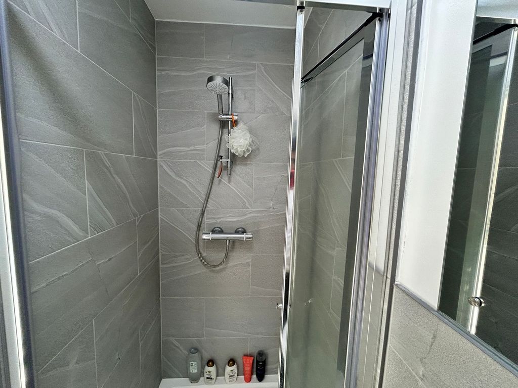 Property photo 3 of 8 Bedroom 4 Ensuite