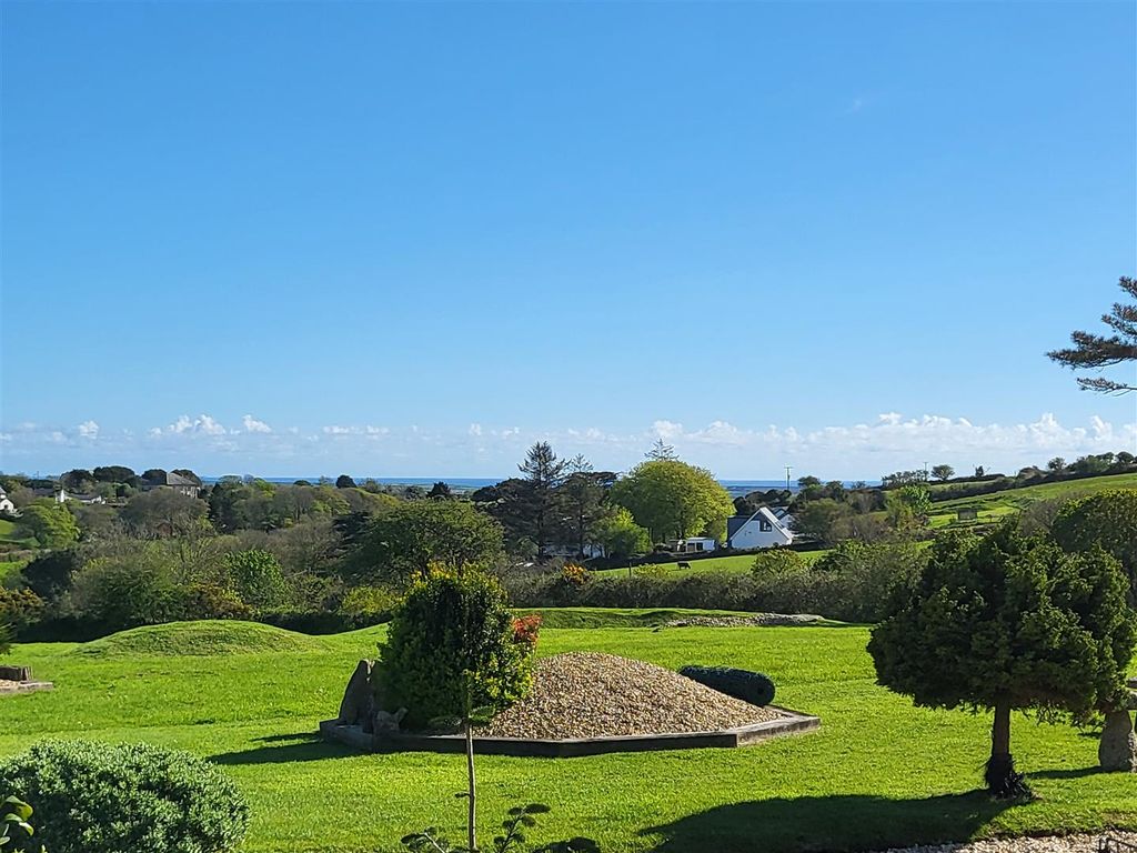 Property photo 2 of 26