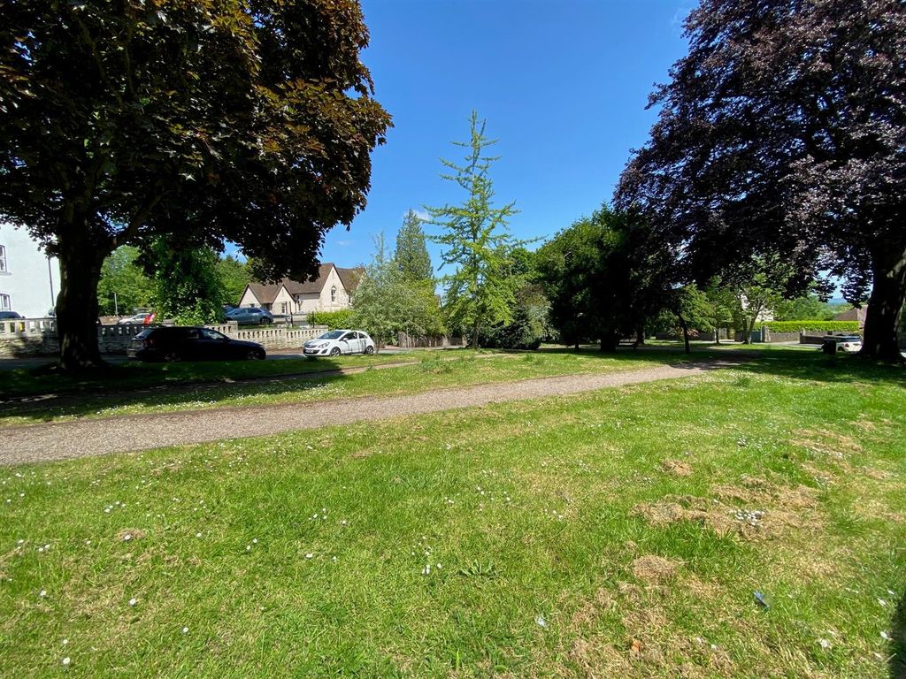 Property photo 2 of 7 The Crescent.Jpg