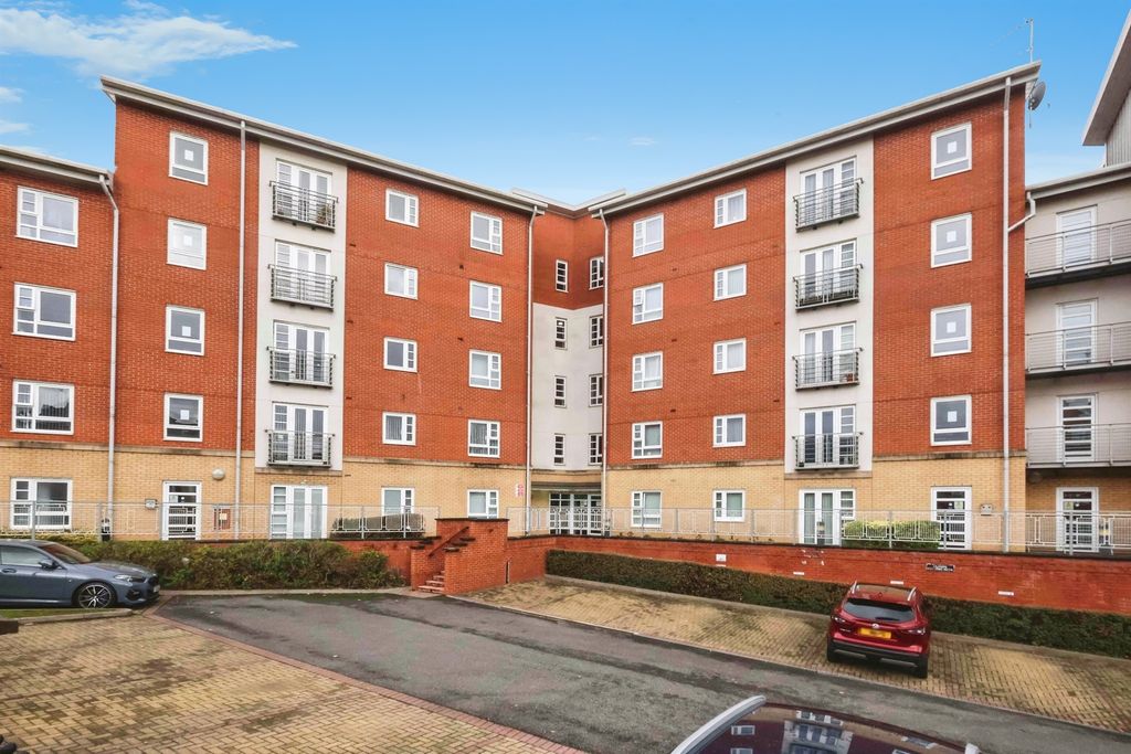 Property photo 1 of 17