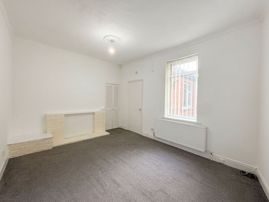 Property photo 2 of 6 Living Room