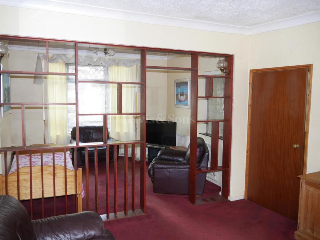 Property photo 2 of 35