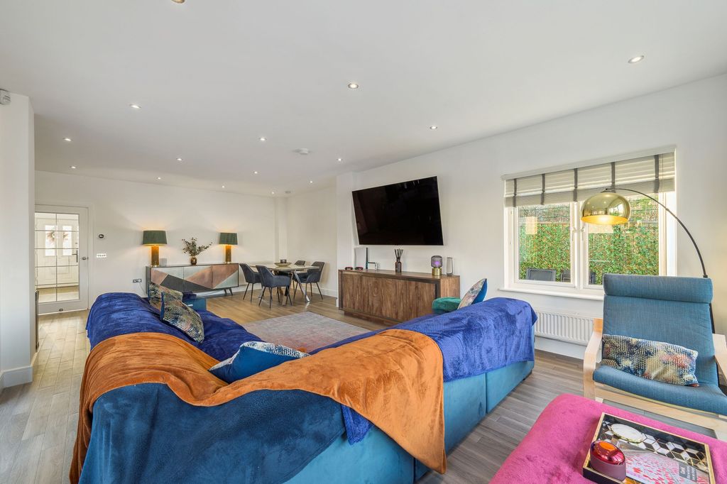 Property photo 3 of 40 Photo 30