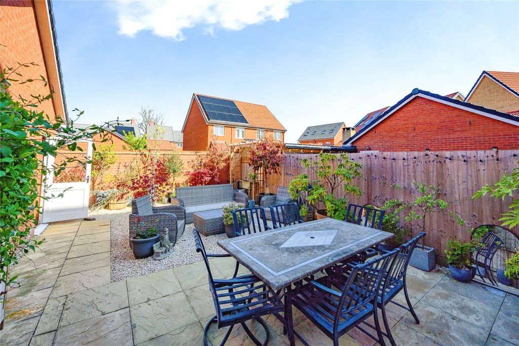 Property photo 2 of 18 Garden