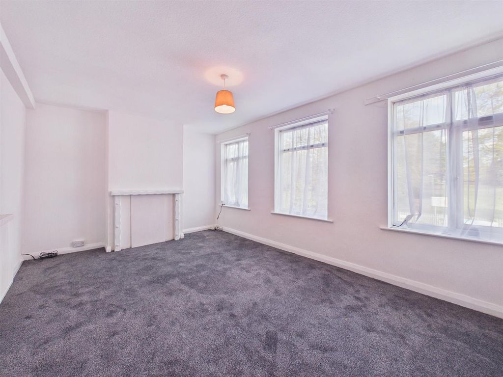 Property photo 2 of 10 Lounge