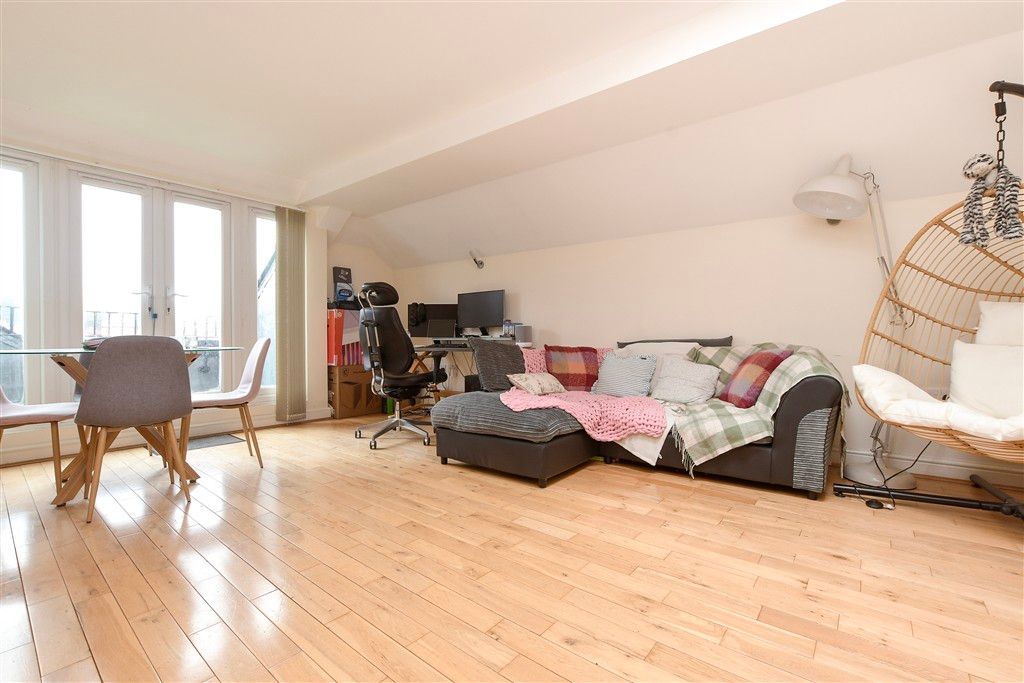 Property photo 2 of 11 Lounge/Diner