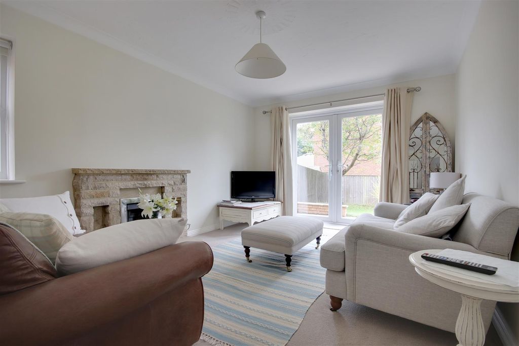 Property photo 2 of 10 Living Room.Jpg