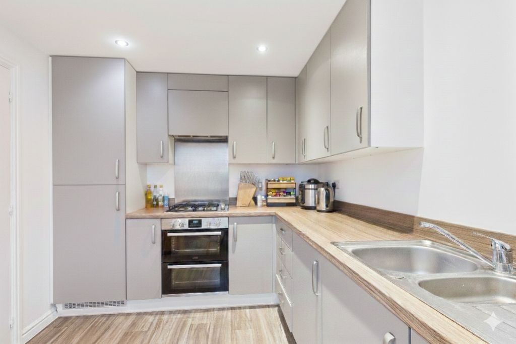 Property photo 2 of 19 Imagine Cooking In This Stunning Kitchen Everyday