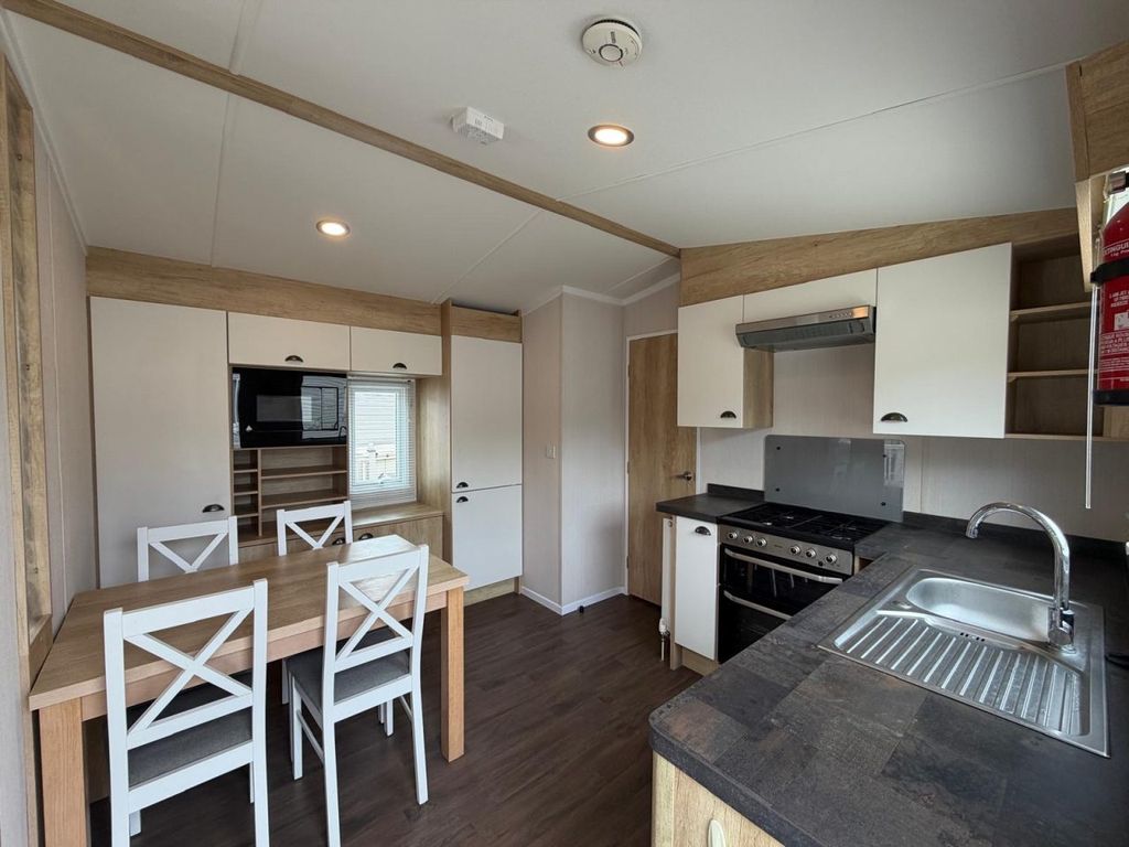 Property photo 2 of 9 E1749351 4F42 4F19 B851 B55B17997241