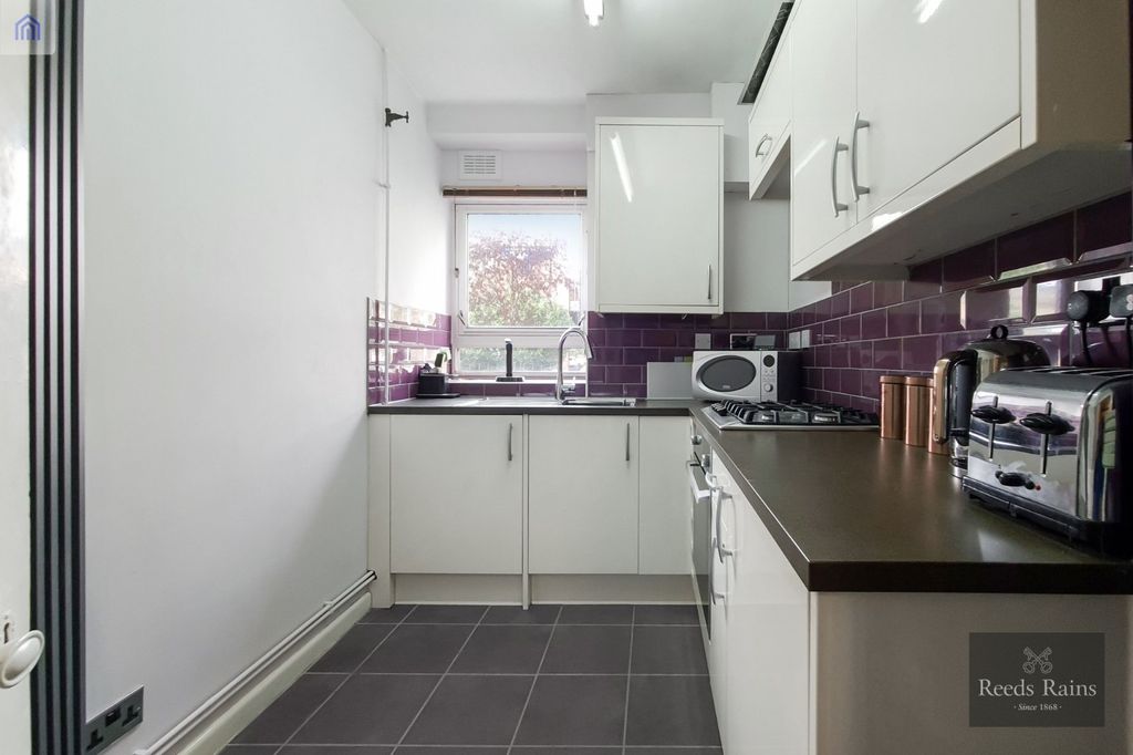 Property photo 2 of 8 Kitchen