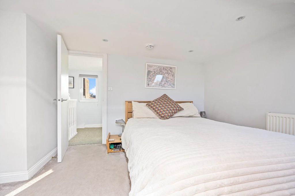 Property photo 3 of 24 Lennox Road, 29-004.Jpg