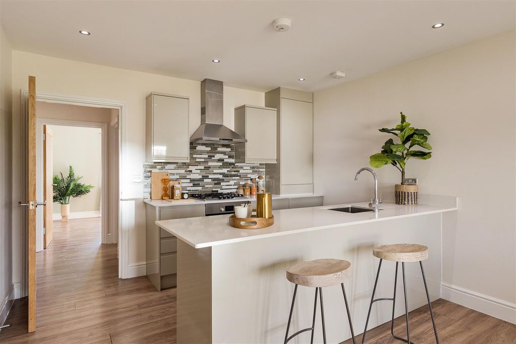 Property photo 3 of 20 Stainforth Road, E17