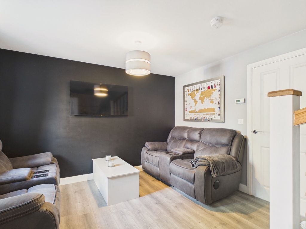 Property photo 2 of 18 5274994