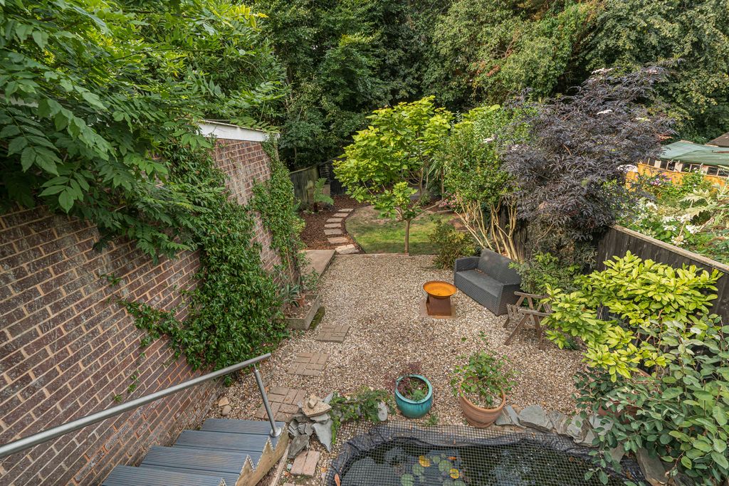 Property photo 2 of 24
