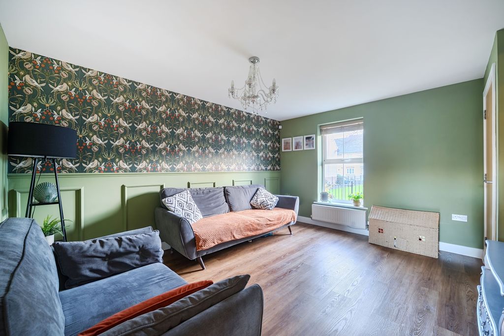 Property photo 3 of 19 1394827-16-695Ba15Ade4F8