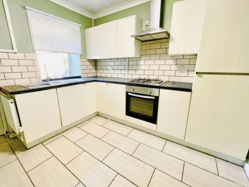Property photo 2 of 8 Kitchen