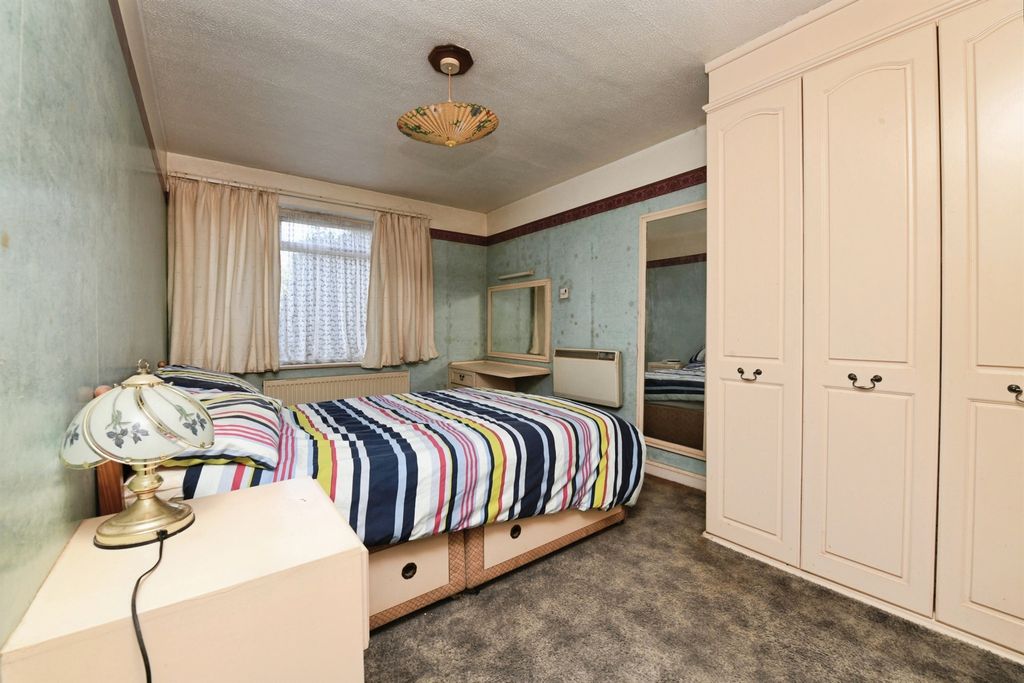Property photo 3 of 12
