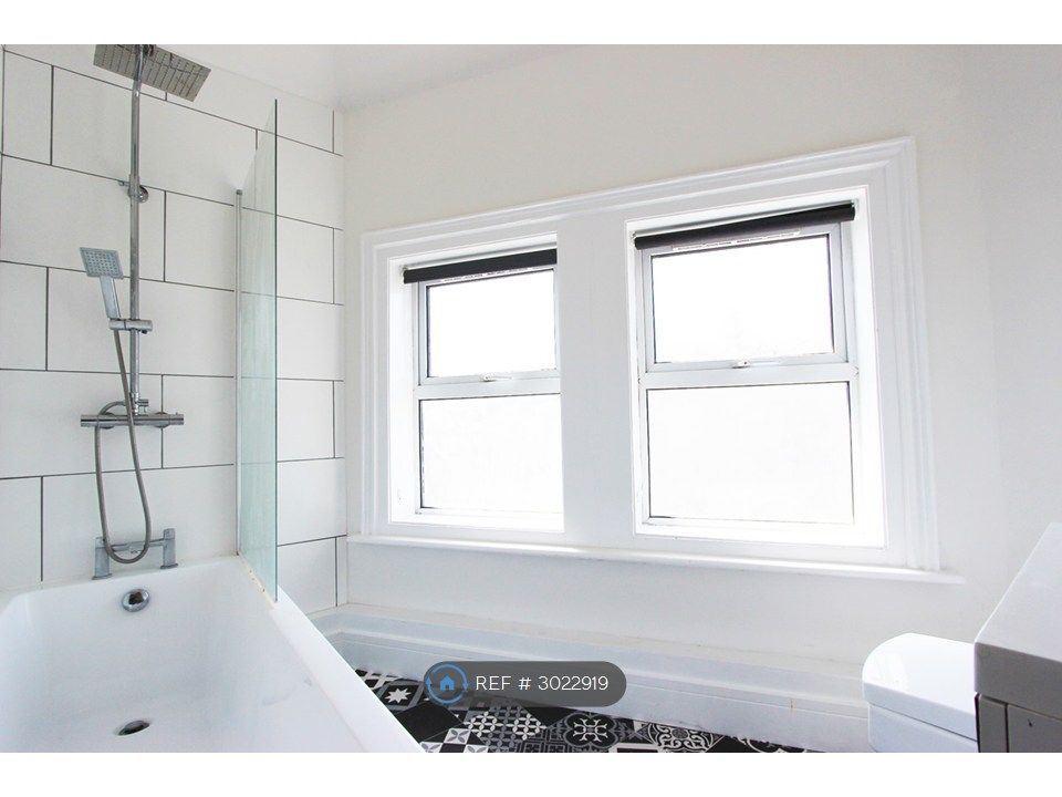 Property photo 3 of 9 Bathroom