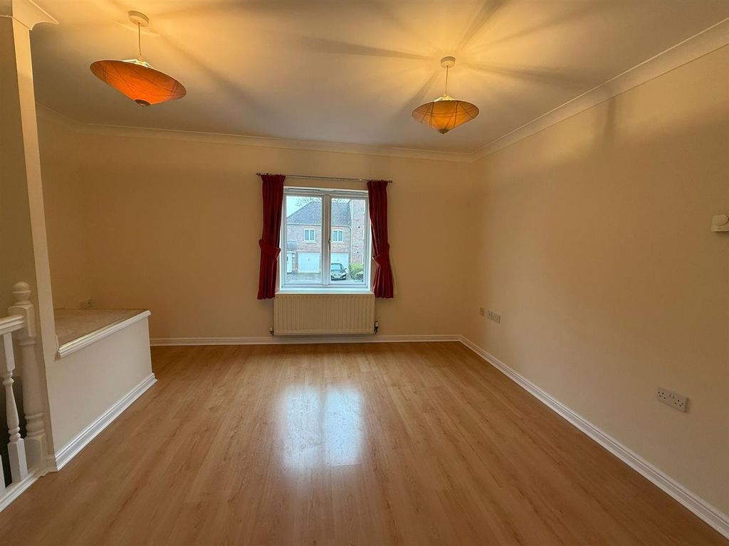 Property photo 3 of 6 Living Room