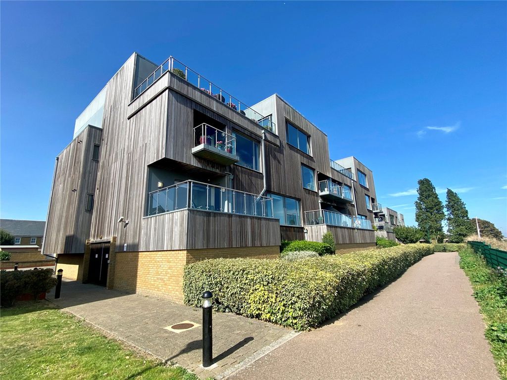 Property photo 2 of 21 Seafront Apartment