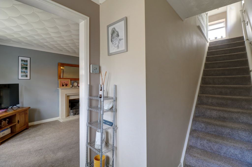 Property photo 2 of 22 Hallway
