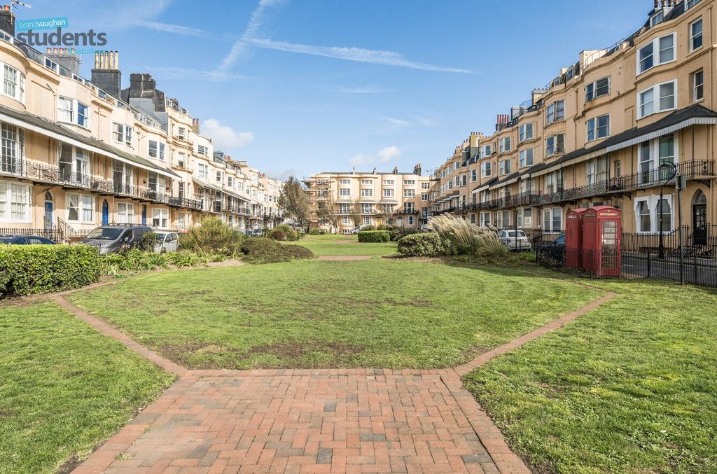 Property photo 3 of 8 Picture No. 10