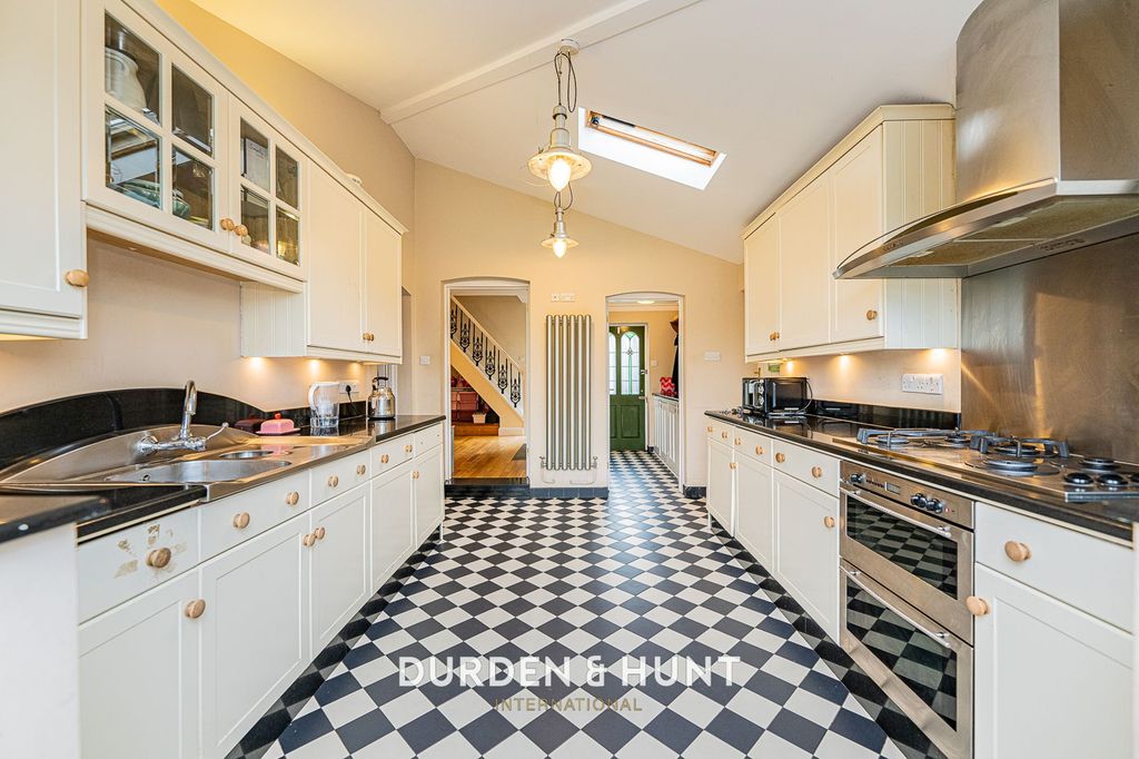 Property photo 2 of 34