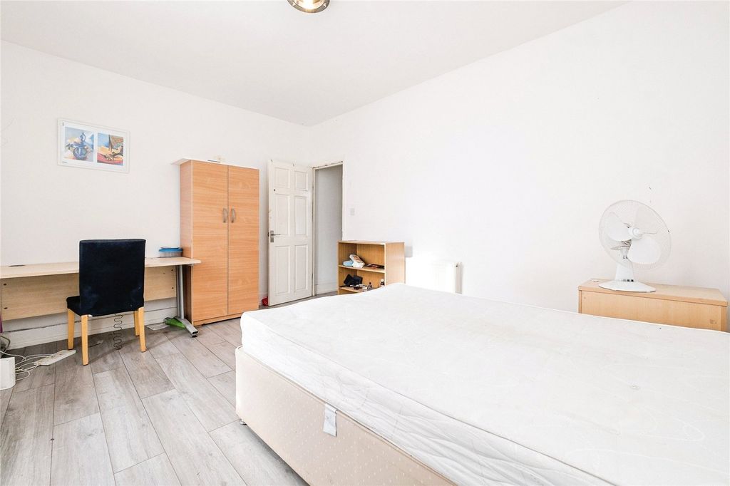 Property photo 3 of 16 Picture No. 32