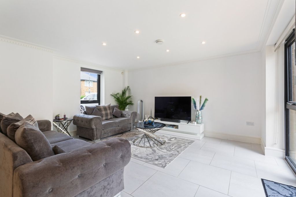 Property photo 1 of 12 Reception Room
