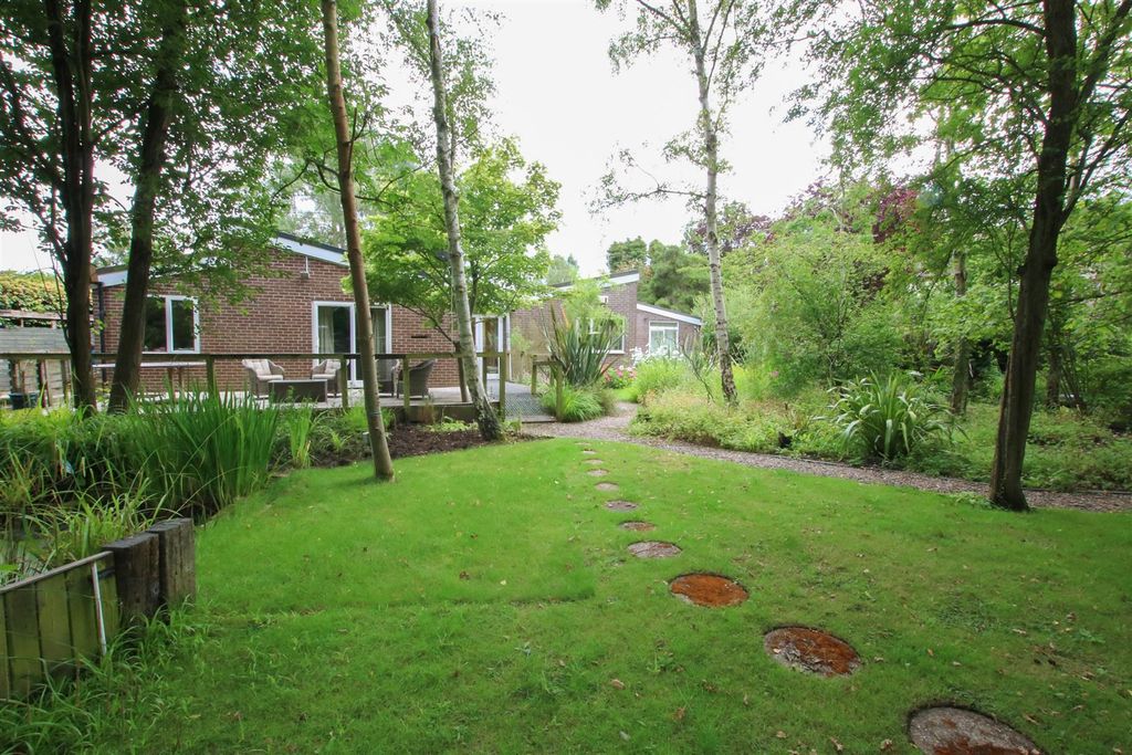 Property photo 2 of 28 Outside