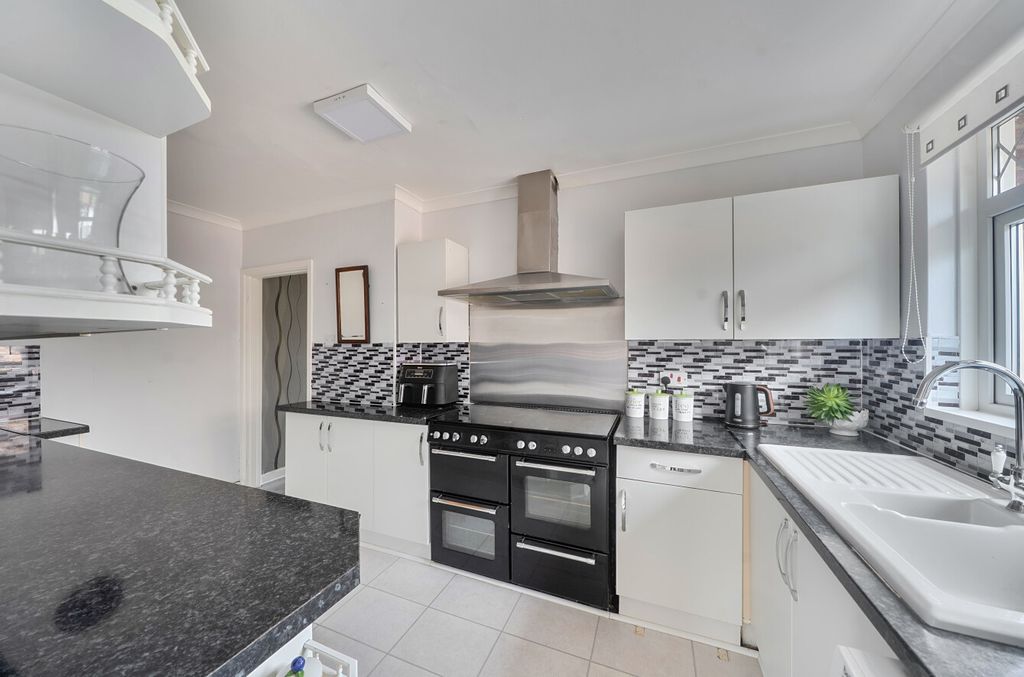Property photo 3 of 25 1470549-10-6A21B0...