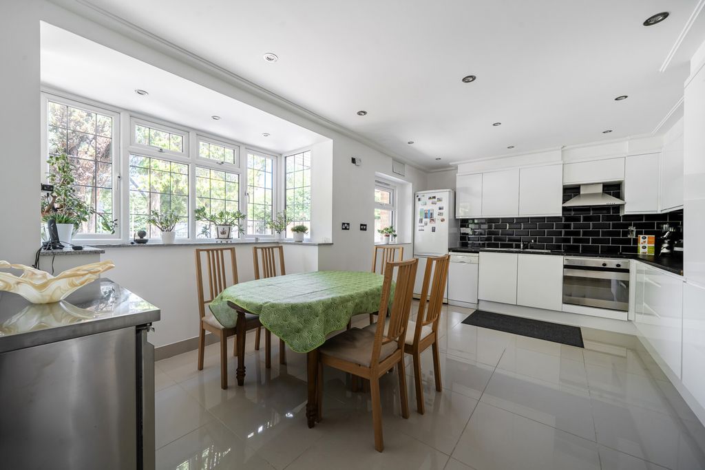 Property photo 2 of 20 1496905-4-6A69F77...