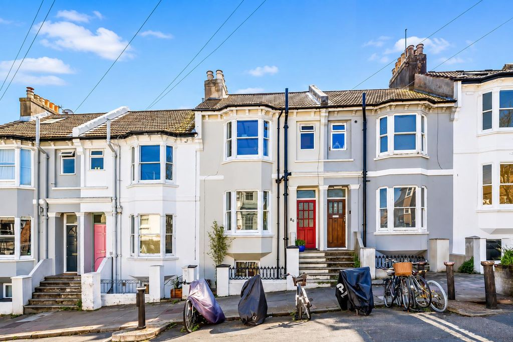 Property photo 2 of 17 50.Png
