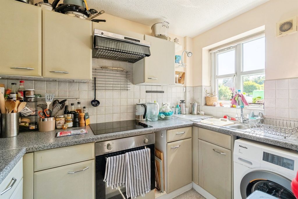 Property photo 3 of 12