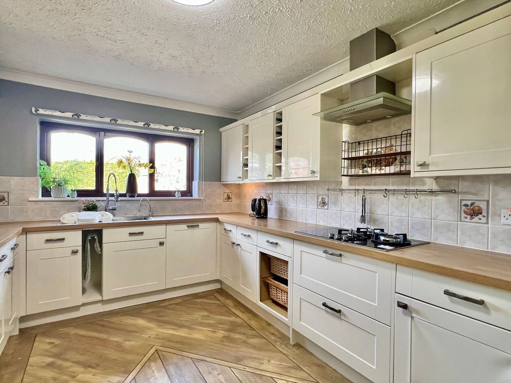 Property photo 2 of 34 Kitchen