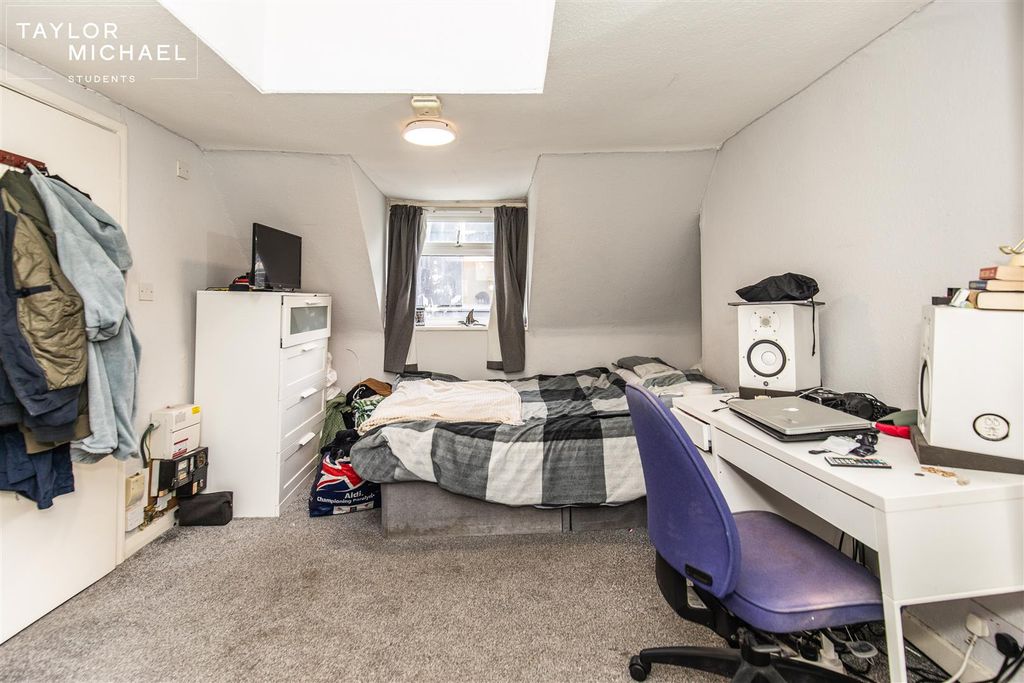 Property photo 3 of 7 Bedroom