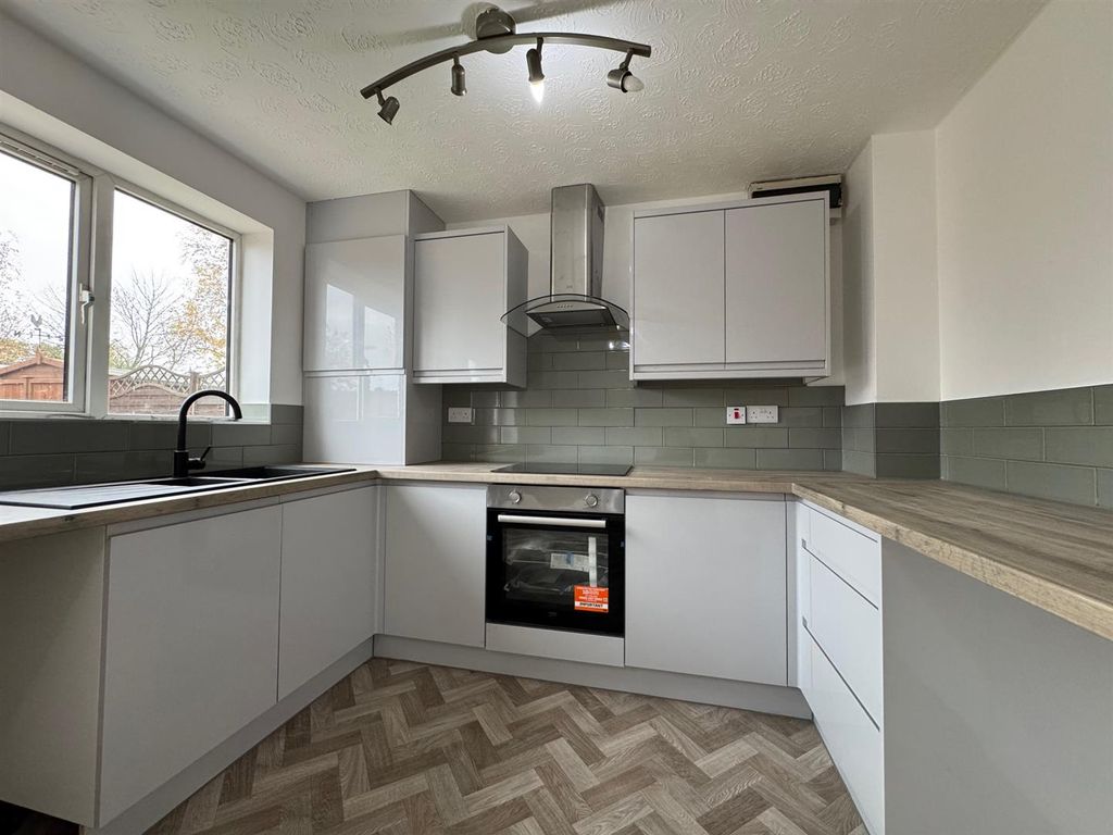 Property photo 3 of 9 Kitchen Diner