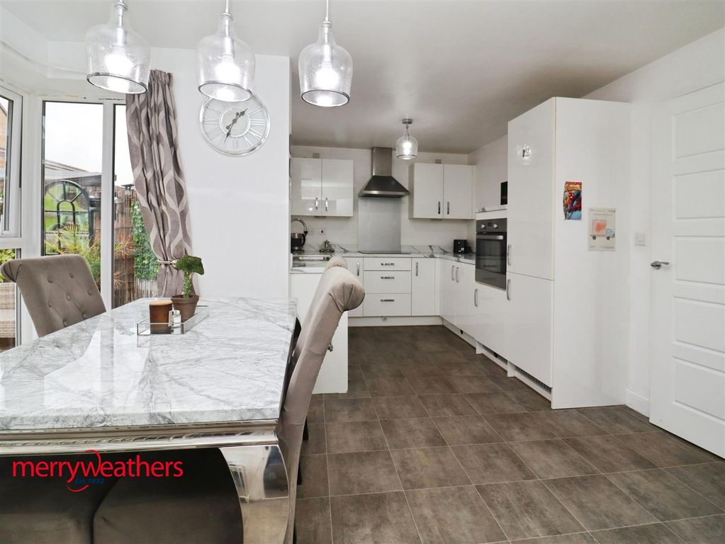 Property photo 2 of 23 Dining Kitchen