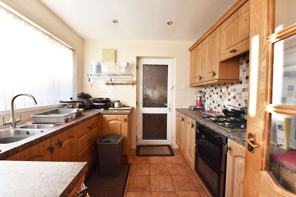 Property photo 2 of 16